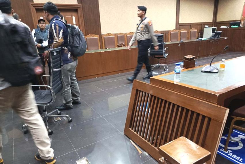 Pendukung SYL Diduga Tendang Wartawan usai Sidang, Iwakum: Pelanggaran UU Pers