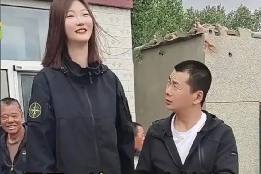 Viral! Punya Tinggi 2 Meter, Wanita Ini Kesulitan Cari Pacar