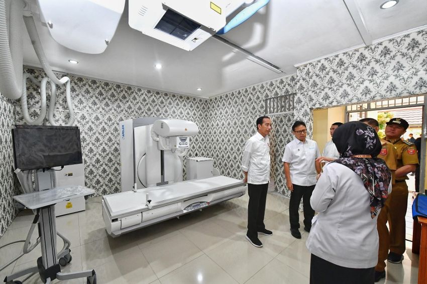 Tinjau RSUD Alimuddin, Jokowi Tekankan Pentingnya Penyediaan Fasilitas Medis Canggih