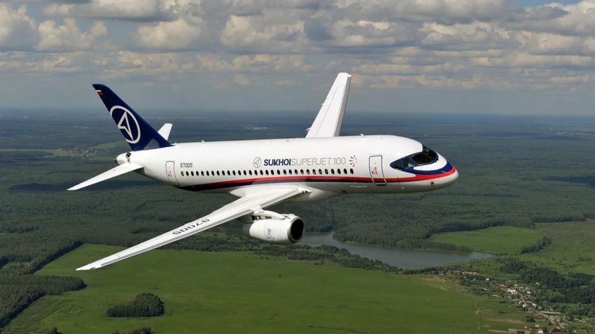 Pesawat Penumpang Sukhoi Superjet 100 Jatuh di Dekat Moskow