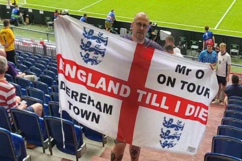 Buktikan Loyalitas, Fans Inggris Bikin Tato Cap Paspor 20 Negara