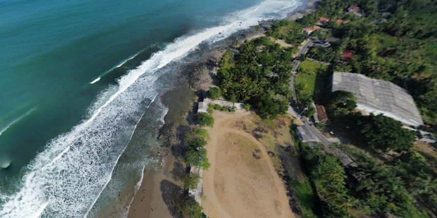 4 Wisatawan Terseret Ombak di Pantai Kapitol Sukabumi, 1 Hilang