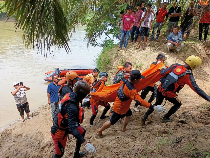 2 Remaja yang Hilang Terseret Arus Sungai Barumun Ditemukan Tewas