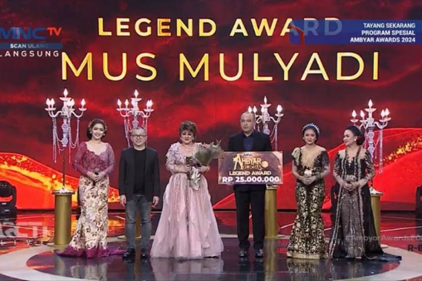 Maestro Keroncong Mus Mulyadi Dianugerahi Legend Award dalam Ambyar Awards 2024