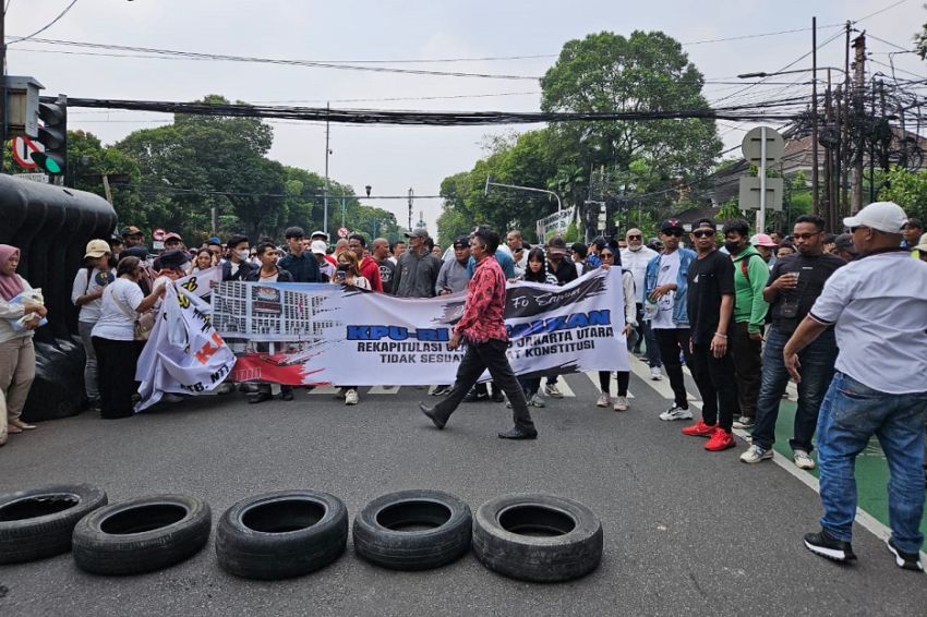 Masyarakat Indonesia Timur Demo KPU dan Bawaslu