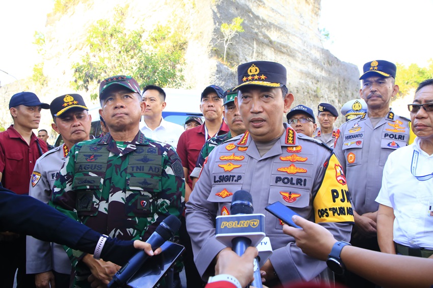 Kelakar Prabowo Pertanda Pertahankan Panglima TNI dan Kapolri?