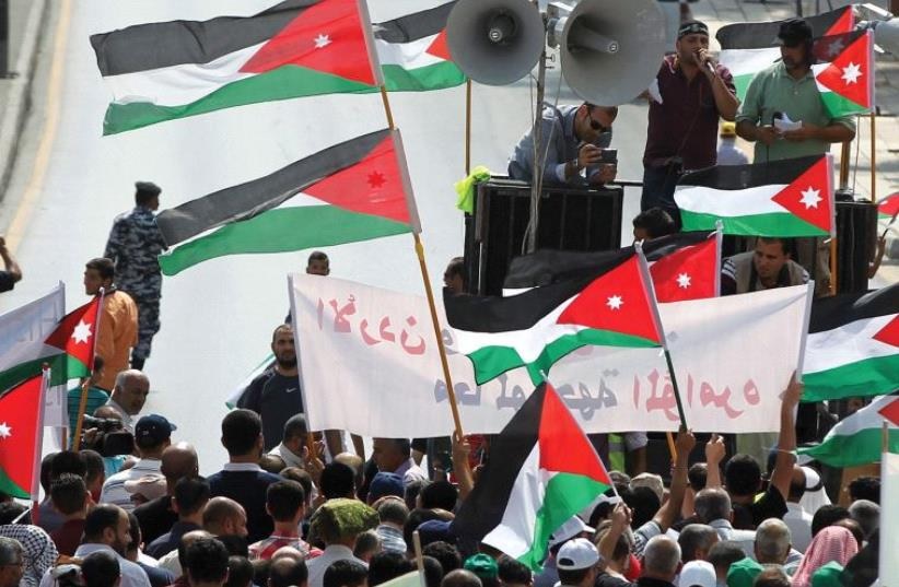 4 Negara yang Benderanya Mirip Palestina, Apa Saja Perbedaannya?