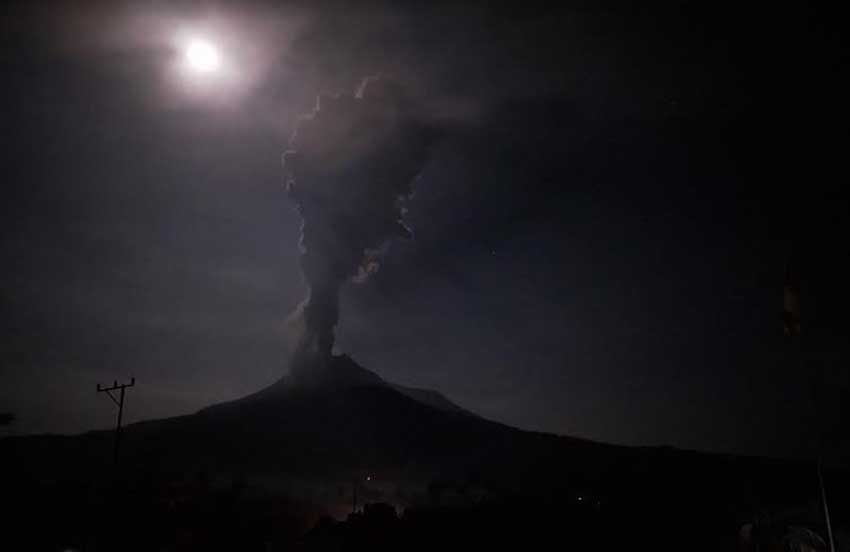 Gunung Lewotobi Laki-laki Erupsi Malam Ini, Semburkan Abu Vulkanik Setinggi 1.500 Meter
