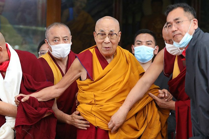 Melalui Sinifikasi, China Ingin Warga Tibet Tak Lagi Hormati Dalai Lama