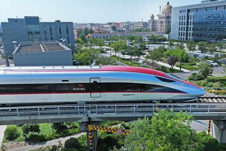 Bos KCIC: Proyek Kereta Cepat Bandung-Surabaya Lagi Dibahas dengan China