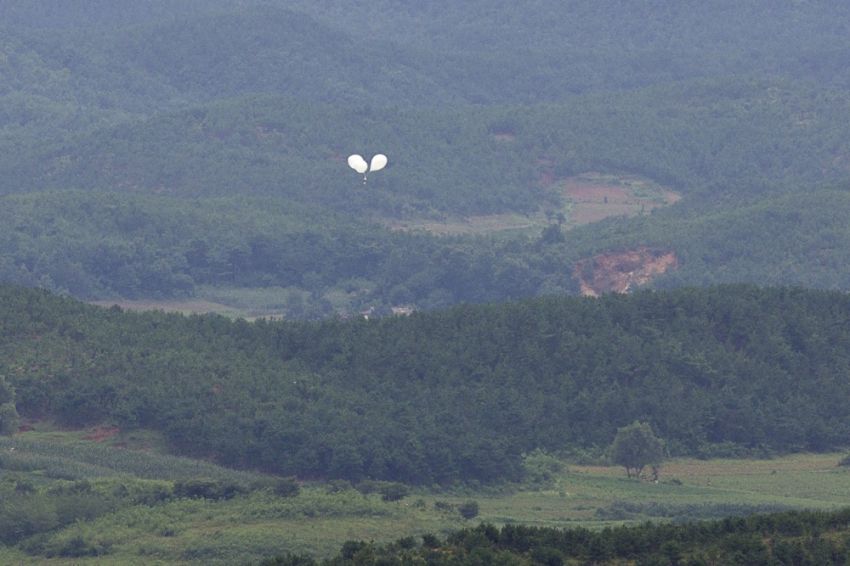 Balon Sampah Korea Utara Jatuh di Kompleks Kepresidenan Korea Selatan
