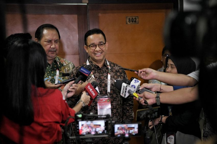 Kelakar Anies Ingin Kenalan dengan Dewa Pengatur Poros Pilgub Jakarta