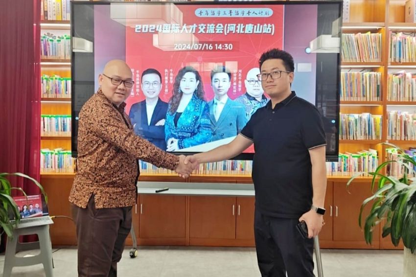 Dua Mahasiswi China Raih Beasiswa Vivo Indonesia di President University