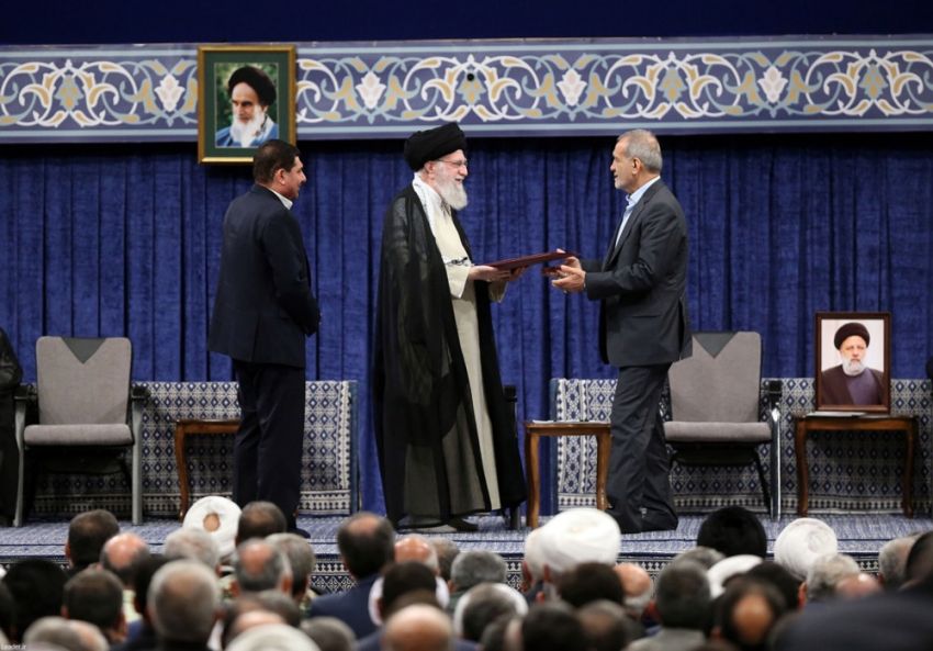 Khamenei Restui Masoud Pezeshkian Jadi Presiden Iran