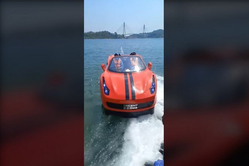 Viral Mobil Ferrari Melaju di Laut, Ternyata Wahana Wisata Baru di Batam