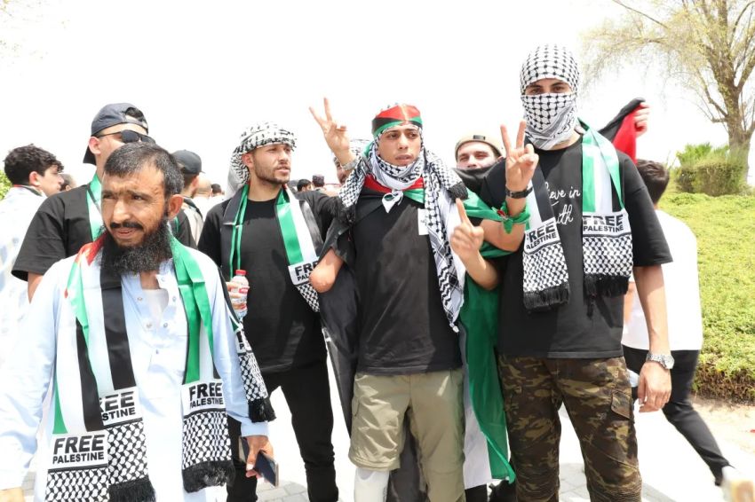 Jemaah Salat Jenazah Seruan Perlawanan di Pemakaman Pemimpin Hamas Haniyeh di Qatar
