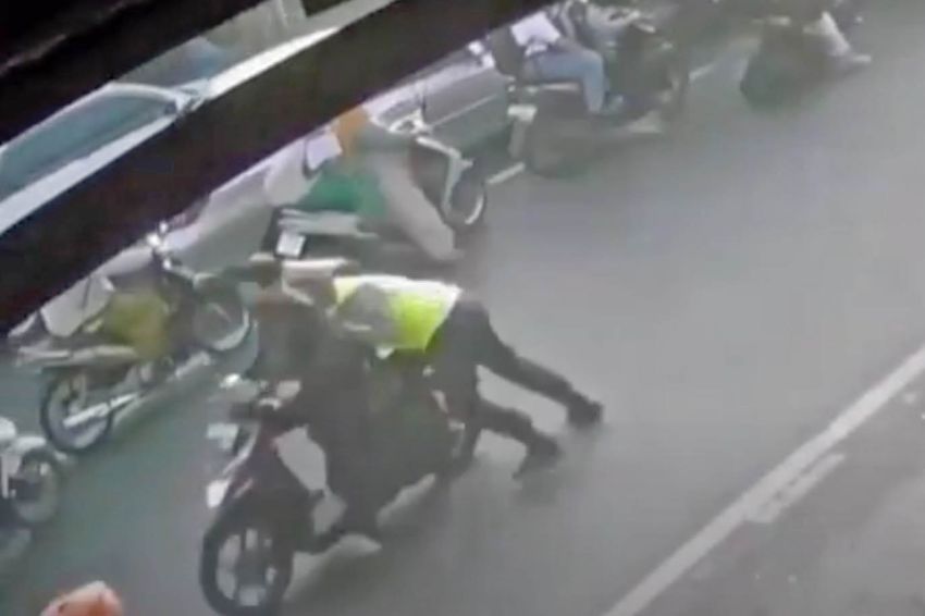 Heboh Polantas Sidoarjo Terseret Motor Pelanggar hingga Terluka: Maaf, Saya Takut Pak Polisi!