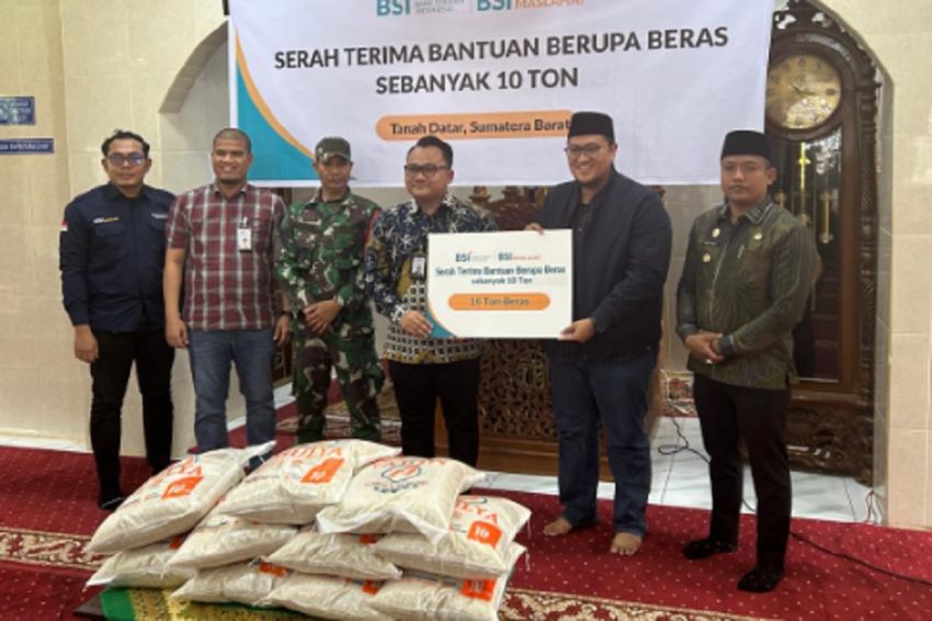 1.000 KK Terdampak Banjir Bandang Tanah Datar Sumbar Dapat Bantuan 10 Ton Beras