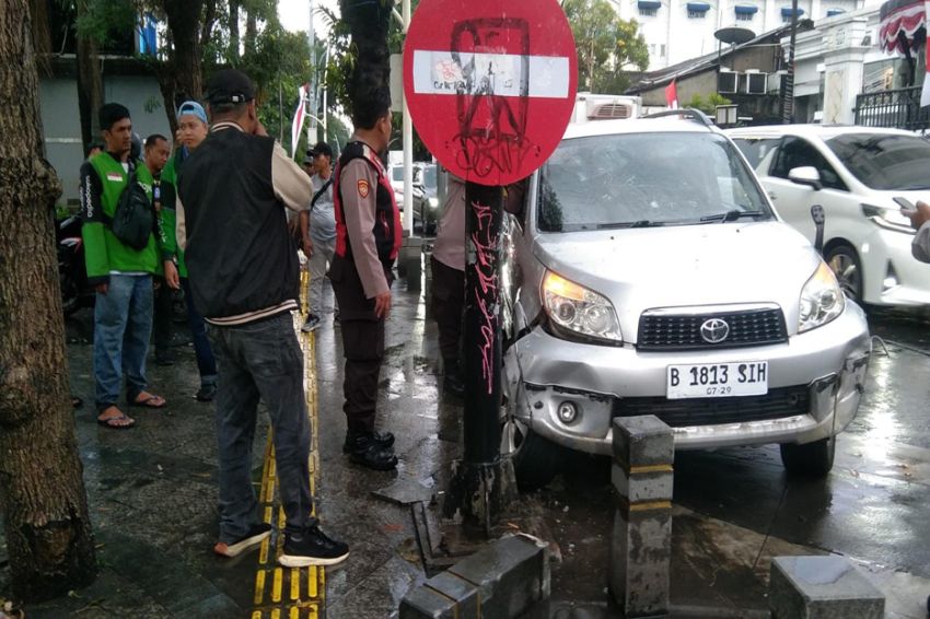 Kemudikan Mobil, Bocah 9 Tahun Tabrak Sejumlah Pemotor dan Kendaraan di Kemang