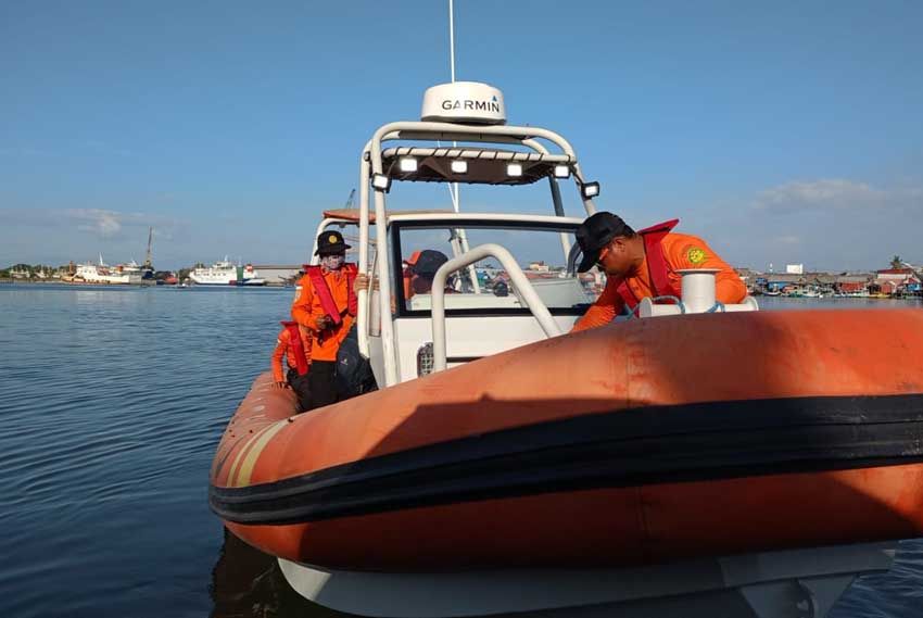 Kapal Jolloro Angkut Wisatawan Tenggelam di Perairan Takalar Sulsel