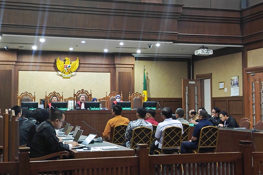 Dihadirkan di Ruang Sidang, Kakak Gazalba Saleh Jadi Saksi Tanpa Sumpah