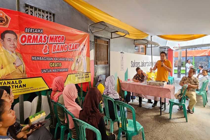 MKGR Jakarta dan Bang Zaki Kian Masif Bagikan Kacamata Baca