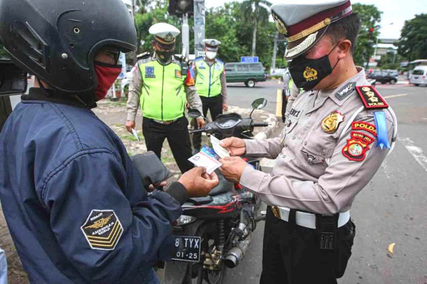 Viral! Sopir Truk Ditilang saat Parkir di Kawasan Jababeka, Ini Penjelasan Polisi