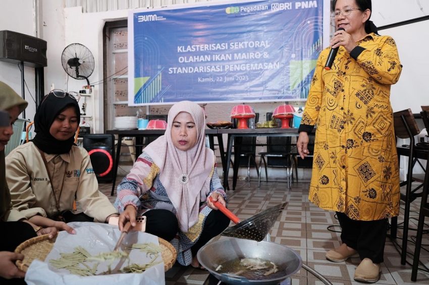 Layanan Bank Emok Memusingkan, Ibu Pintar Maunya Mekaar