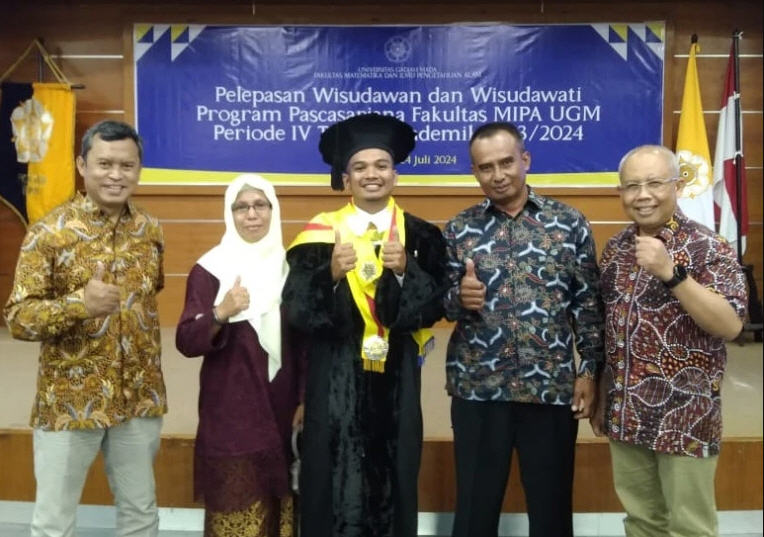 Kisah Ravidho, Pria Asal Riau Peraih Gelar Doktor Termuda dan Tercepat UGM