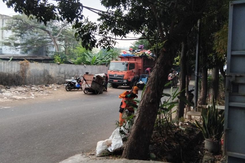 Keluhkan Tumpukan Sampah, Warga Kebon Jeruk Desak Sudin LH Lakukan Pembersihan