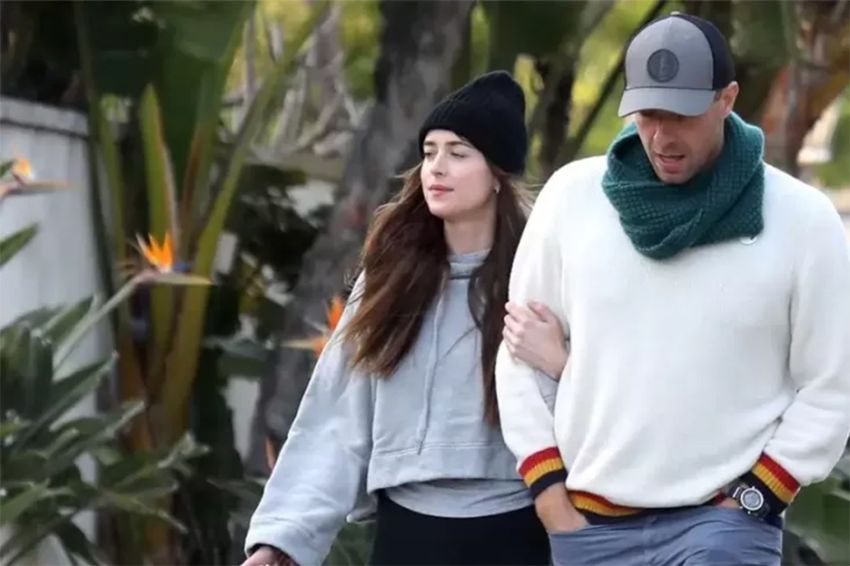 Ini Penyebab Chris Martin dan Dakota Johnson Putus