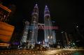 Menara Petronas Nyalakan Lampu Biru Hormati Tenaga Medis Corona