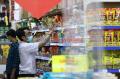 Masuki New Normal, Pasar Swalayan di Bekasi Ramai Pembeli