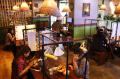 Pastikan Keamanan Pelanggan, Rumah Makan di Plaza Marina Surabaya Pasang Sekat