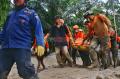 Basarnas Evakuasi Jasad Korban Banjir Bandang di Desa Radda Kabupaten Luwu Utara