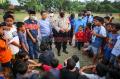 Petugas Gabungan Razia Layangan di Kawasan Bandara Soekarno Hatta