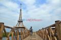 Menikmati Menara Eiffel Bambu di Pusaran Danau Rawapening