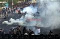 Unjuk Rasa Tolak UU Omnibus Law di Surabaya Berakhir Ricuh