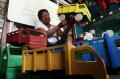 Perajin Mobil Mainan Bertahan di Tengah Pandemi