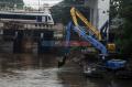 Antisipasi Banjir, Pemprov DKI Jakarta Gencarkan Pengerukan Sungai