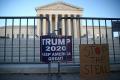 Pendukung Trump Lakukan Protes di Luar Gedung Mahkamah Agung AS