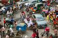 Kerumunan Warga di Bangladesh Saat Pandemi Covid-19