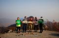 Pesan Selamatkan Dunia Seniman Korea Selatan dari Sampah Pendaki