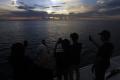 Keseruan Sunrise Hangouts dari atas Bali Aneecha Sailing Catamaran