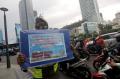 Satpol PP DKI Jakarta Sosialisasikan Protokol Kesehatan Covid-19 di Bundaran HI