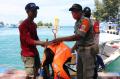 Petugas Gabungan Gelar Razia Masker di Kepulauan Seribu