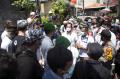 Datangi Rumah Petamburan, Polisi Serahkan Surat Pemanggilan Kedua Habib Rizieq