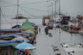 Banjir Rob Kembali Genangi Dermaga Pelabuhan Kali Adem