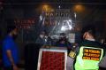 Nekat Beroperasi di Masa PPKM, Tempat Karaoke di Surabaya Disegel
