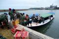 TNI Distribusikan Sembako ke Pengungsian di Perbukitan Pulau Karampuang Mamuju